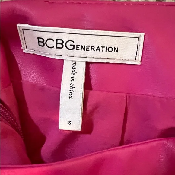BCBG Fuchsia Faux Leather Mini Skirt Small - Picture 4 of 6
